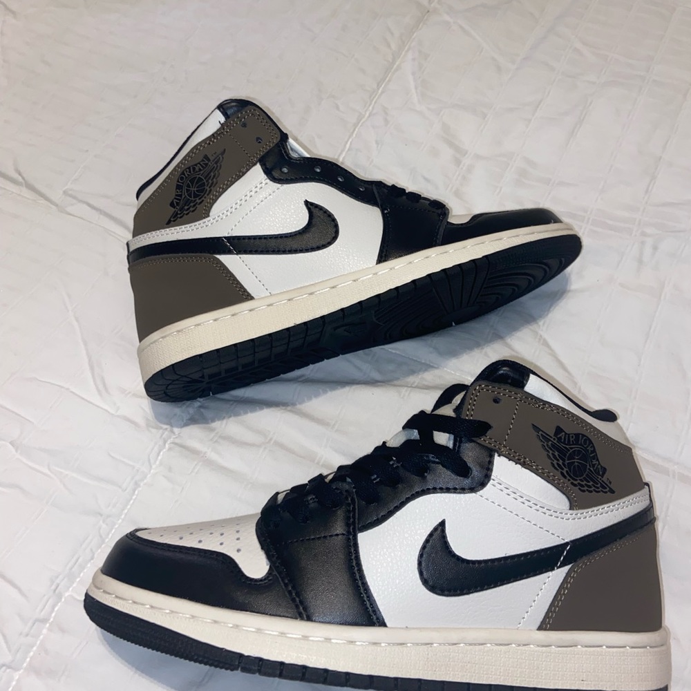 Mocha jordan 1s
